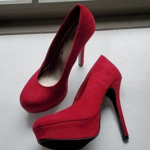 Red platform velvet pumps